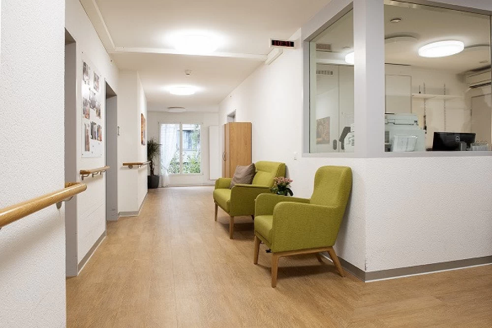 Barrierefreie Räumlichkeiten mit klaren Orientierungshilfen